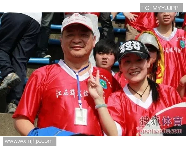中国足球明星围巾热潮背后的故事与文化传承探讨