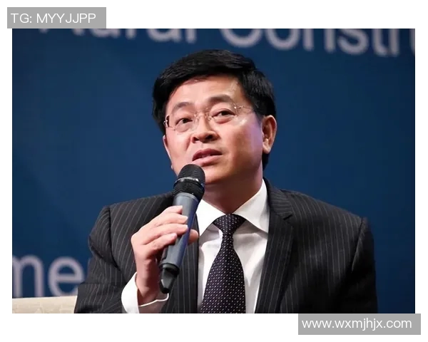 中国足球明星李华的辉煌历程与未来展望：从绿茵场到国际舞台的传奇之路